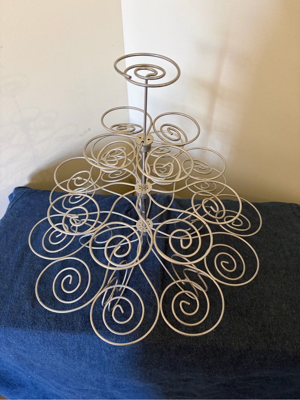 Cupcake 4 tier display stand metal wire holder Dessert Display Holds 23 Cupcake